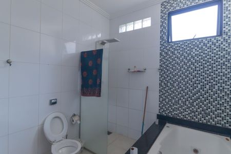 Casa à venda com 225m², 3 quartos e 6 vagas Casa à venda com 225m², 3 quartos e 6 vagasBanheiro da Suíte