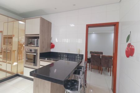 Casa à venda com 225m², 3 quartos e 6 vagas Casa à venda com 225m², 3 quartos e 6 vagasCozinha