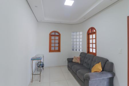 Casa à venda com 225m², 3 quartos e 6 vagas Casa à venda com 225m², 3 quartos e 6 vagasSala