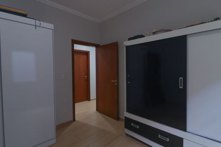 Casa à venda com 225m², 3 quartos e 6 vagas Casa à venda com 225m², 3 quartos e 6 vagasQuarto 2