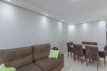 Casa à venda com 225m², 3 quartos e 6 vagas Casa à venda com 225m², 3 quartos e 6 vagasSala