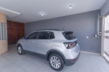 Casa à venda com 225m², 3 quartos e 6 vagas Casa à venda com 225m², 3 quartos e 6 vagasGaragem