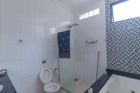 Casa à venda com 225m², 3 quartos e 6 vagas Casa à venda com 225m², 3 quartos e 6 vagasBanheiro da Suíte