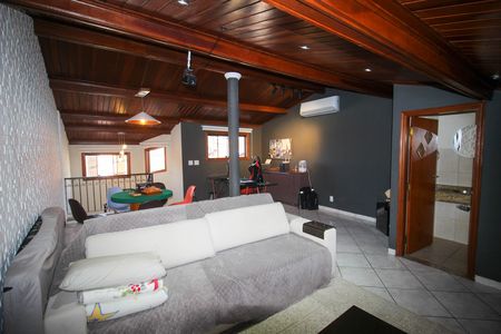 Casa para alugar com 238m², 2 quartos e 2 vagas Casa para alugar com 238m², 2 quartos e 2 vagasSala de TV