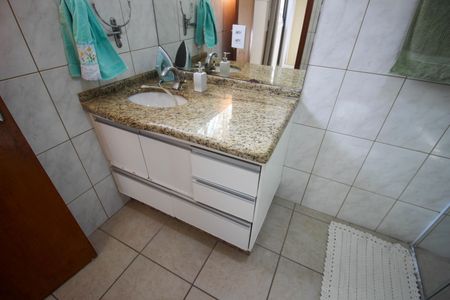Casa para alugar com 238m², 2 quartos e 2 vagas Casa para alugar com 238m², 2 quartos e 2 vagasBanheiro da Suíte