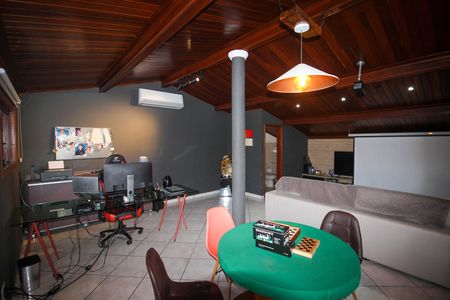 Casa para alugar com 238m², 2 quartos e 2 vagas Casa para alugar com 238m², 2 quartos e 2 vagasEscritório
