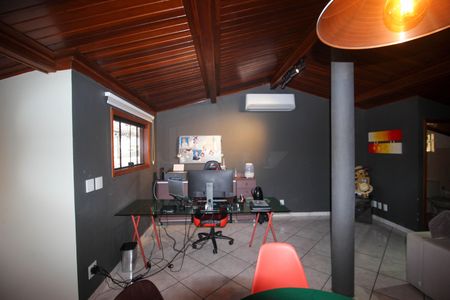 Casa para alugar com 238m², 2 quartos e 2 vagas Casa para alugar com 238m², 2 quartos e 2 vagasEscritório