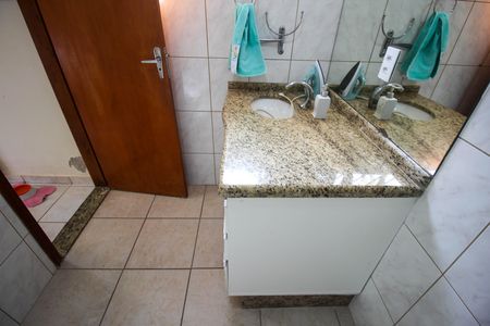 Casa para alugar com 238m², 2 quartos e 2 vagas Casa para alugar com 238m², 2 quartos e 2 vagasBanheiro da Suíte