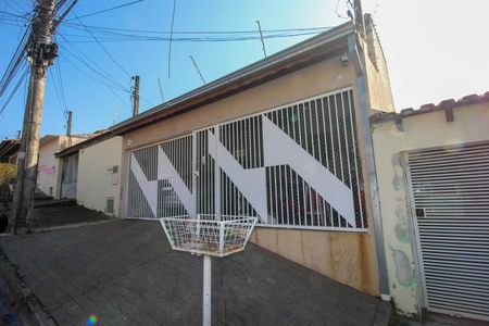 Casa para alugar com 238m², 2 quartos e 2 vagas Casa para alugar com 238m², 2 quartos e 2 vagasFachada