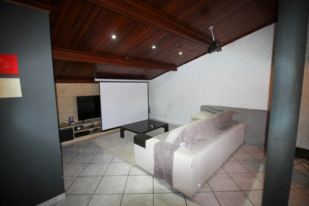 Casa para alugar com 238m², 2 quartos e 2 vagas Casa para alugar com 238m², 2 quartos e 2 vagasSala de TV