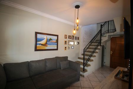 Casa para alugar com 238m², 2 quartos e 2 vagas Casa para alugar com 238m², 2 quartos e 2 vagasSala