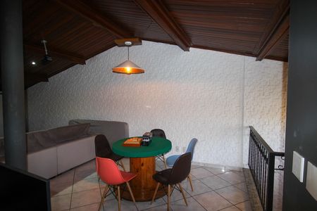 Casa para alugar com 238m², 2 quartos e 2 vagas Casa para alugar com 238m², 2 quartos e 2 vagasEscritório