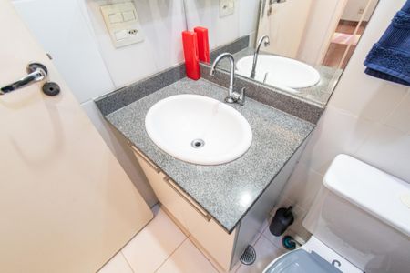 Apartamento à venda com 55m², 2 quartos e 1 vaga Apartamento à venda com 55m², 2 quartos e 1 vagaBanheiro