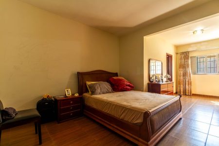 Casa à venda com 300m², 4 quartos e 6 vagasSuíte