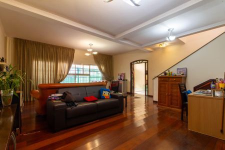 Casa à venda com 300m², 4 quartos e 6 vagasSala