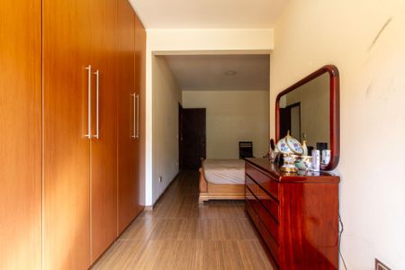 Casa à venda com 300m², 4 quartos e 6 vagasSuíte