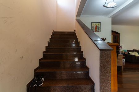 Casa à venda com 300m², 4 quartos e 6 vagasEscada