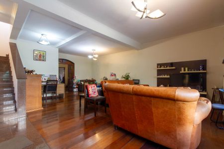 Casa à venda com 300m², 4 quartos e 6 vagasSala