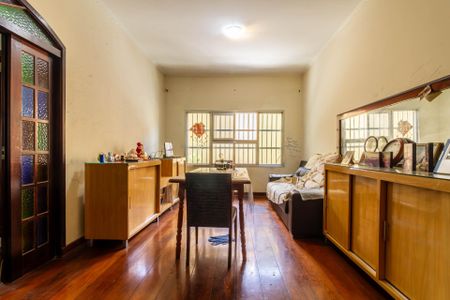 Casa à venda com 300m², 4 quartos e 6 vagasSala