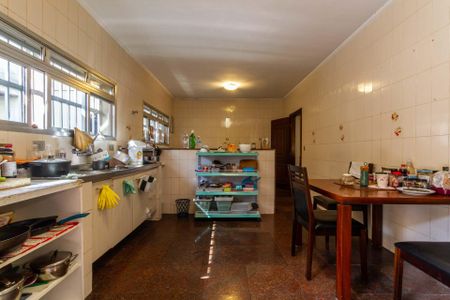 Casa à venda com 300m², 4 quartos e 6 vagasCozinha