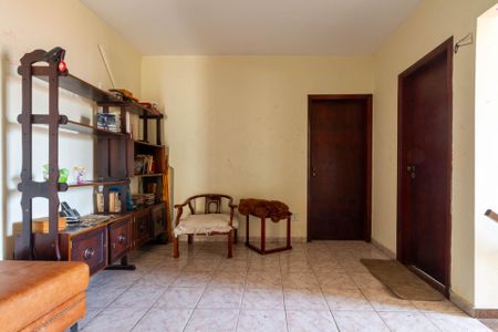 Casa à venda com 300m², 4 quartos e 6 vagasSala