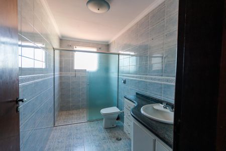 Casa à venda com 128m², 3 quartos e 2 vagas Casa à venda com 128m², 3 quartos e 2 vagasBanheiro da Suíte