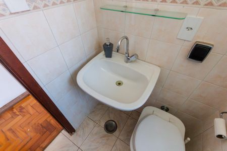 Casa à venda com 128m², 3 quartos e 2 vagas Casa à venda com 128m², 3 quartos e 2 vagasBanheiro