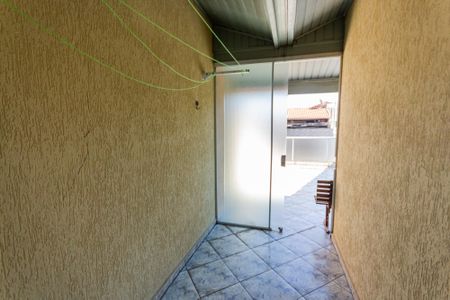 Casa à venda com 128m², 3 quartos e 2 vagas Casa à venda com 128m², 3 quartos e 2 vagasCorredor