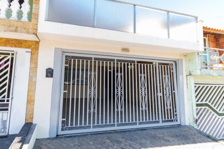 Casa à venda com 128m², 3 quartos e 2 vagas Casa à venda com 128m², 3 quartos e 2 vagasFachada