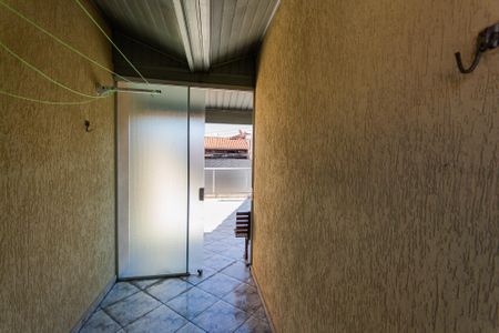 Casa à venda com 128m², 3 quartos e 2 vagas Casa à venda com 128m², 3 quartos e 2 vagasCorredor