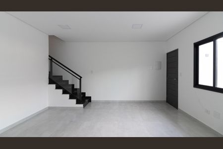 Casa à venda com 100m², 3 quartos e 2 vagas Casa à venda com 100m², 3 quartos e 2 vagasSala/Cozinha