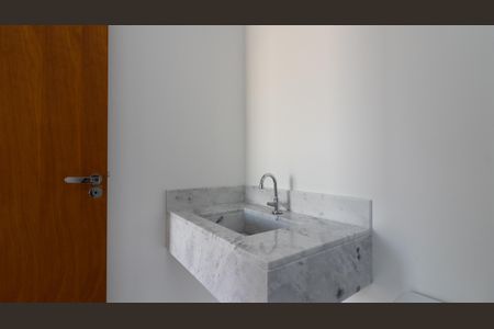 Casa à venda com 100m², 3 quartos e 2 vagas Casa à venda com 100m², 3 quartos e 2 vagasBanheiro da Suíte