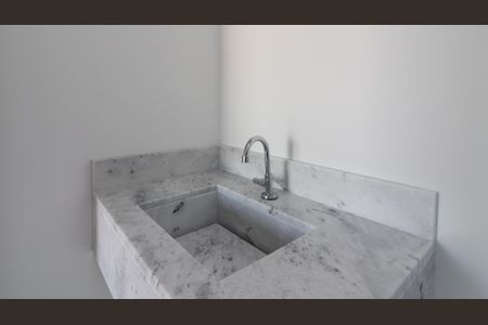 Casa à venda com 100m², 3 quartos e 2 vagas Casa à venda com 100m², 3 quartos e 2 vagasBanheiro da Suíte