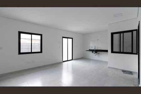 Casa à venda com 100m², 3 quartos e 2 vagas Casa à venda com 100m², 3 quartos e 2 vagasSala/Cozinha