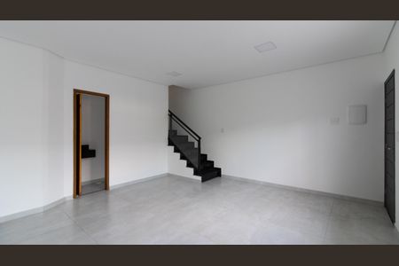 Casa à venda com 100m², 3 quartos e 2 vagas Casa à venda com 100m², 3 quartos e 2 vagasSala/Cozinha