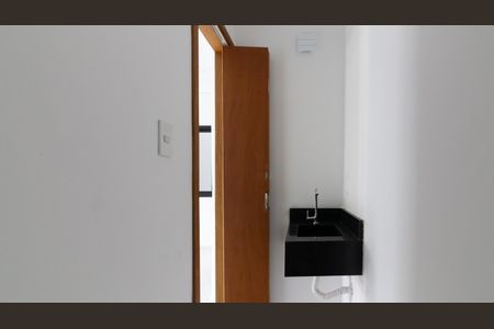 Casa à venda com 100m², 3 quartos e 2 vagas Casa à venda com 100m², 3 quartos e 2 vagasLavabo