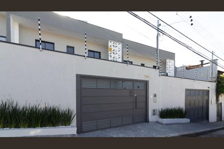 Casa à venda com 100m², 3 quartos e 2 vagas Casa à venda com 100m², 3 quartos e 2 vagasFachada