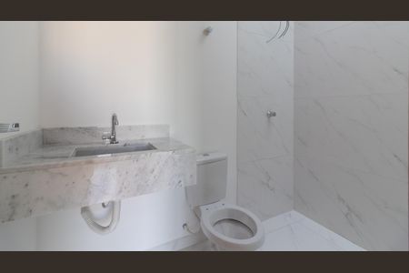 Casa à venda com 100m², 3 quartos e 2 vagas Casa à venda com 100m², 3 quartos e 2 vagasBanheiro da Suíte