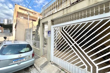 Casa à venda com 160m², 4 quartos e 2 vagas Casa à venda com 160m², 4 quartos e 2 vagasFachada