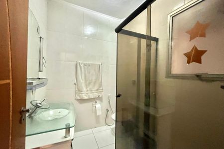 Casa à venda com 160m², 4 quartos e 2 vagas Casa à venda com 160m², 4 quartos e 2 vagasBanheiro Social