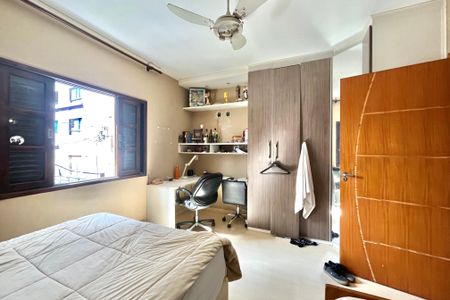 Casa à venda com 160m², 4 quartos e 2 vagas Casa à venda com 160m², 4 quartos e 2 vagasQuarto