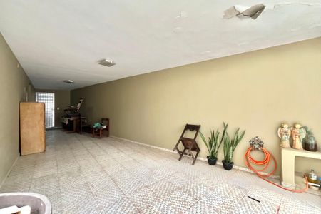 Casa à venda com 160m², 4 quartos e 2 vagas Casa à venda com 160m², 4 quartos e 2 vagasGaragem