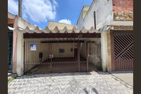 Casa à venda com 110m², 2 quartos e 2 vagasFachada + plaquinha