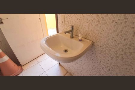 Casa à venda com 200m², 3 quartos e 4 vagasBanheiro da Garagem