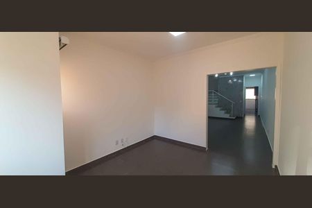 Casa à venda com 200m², 3 quartos e 4 vagasSala de TV