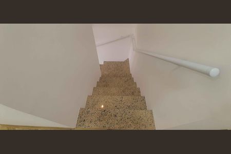Casa à venda com 200m², 3 quartos e 4 vagasEscada