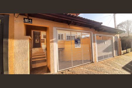 Casa à venda com 200m², 3 quartos e 4 vagasFachada da Casa