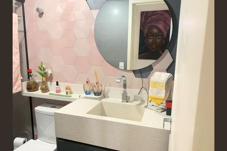 Banheiro de apartamento à venda com 2 quartos, 47m² em Alto de Pinheiros, São Paulo