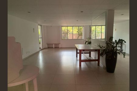 Apartamento à venda com 47m², 2 quartos e 1 vaga Apartamento à venda com 47m², 2 quartos e 1 vagaHall