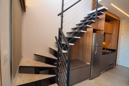 Studio para alugar com 31m², 1 quarto e sem vaga Studio para alugar com 31m², 1 quarto e sem vagaEscada
